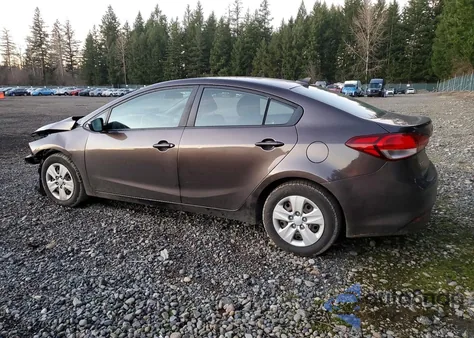 2017 Kia Forte Lx z USA, uszkodzony, nr VIN 3KPFK4A71HE143095